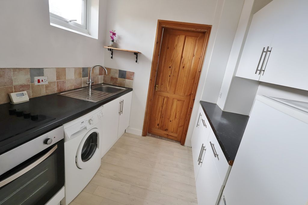Property photo 2 of 28