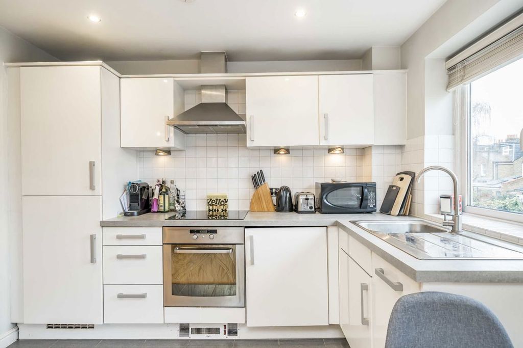 Property photo 3 of 5