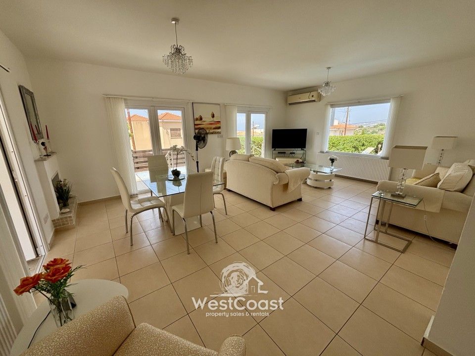 Property photo 2 of 39