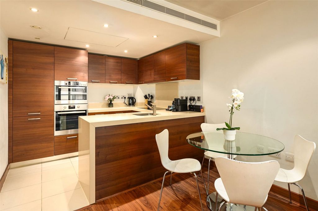 Property photo 1 of 10 Kitchen