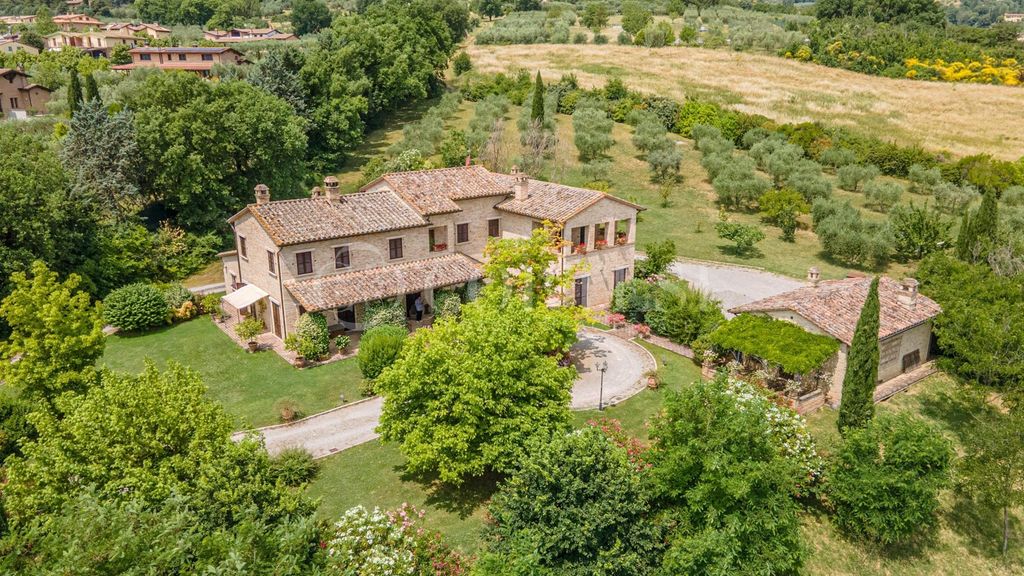 Property photo 1 of 60 Elegant Brick-Vreet Villa With View, Park And Olive Grove – Perugia