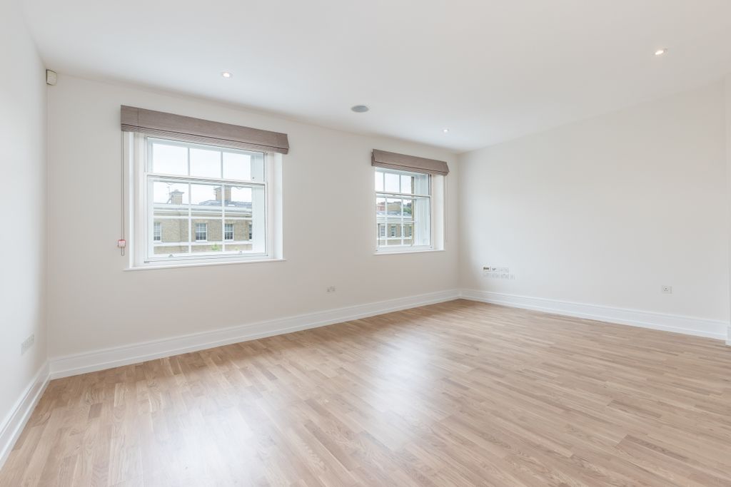 Property photo 1 of 10 Cavalry Square 33...