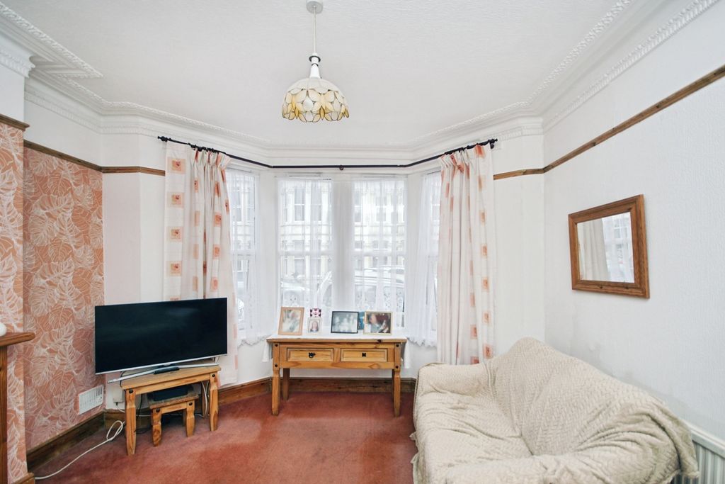 Property photo 3 of 17 Photo