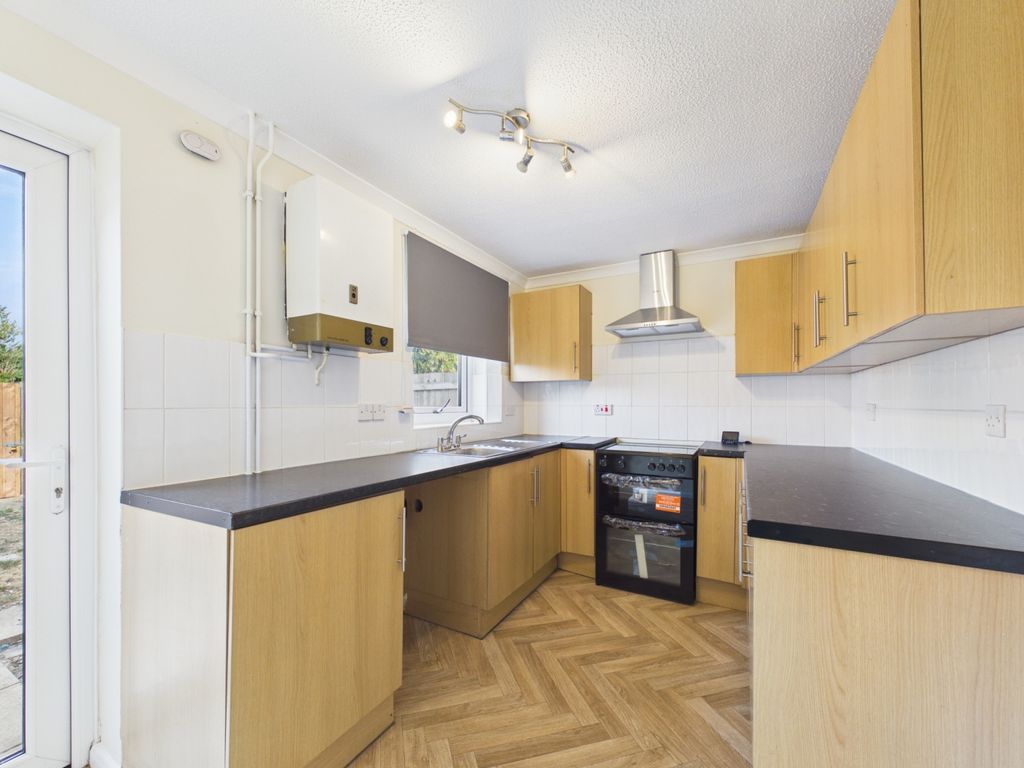 Property photo 3 of 7 Kitchen