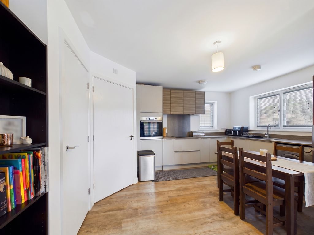 Property photo 3 of 18 Kitchen