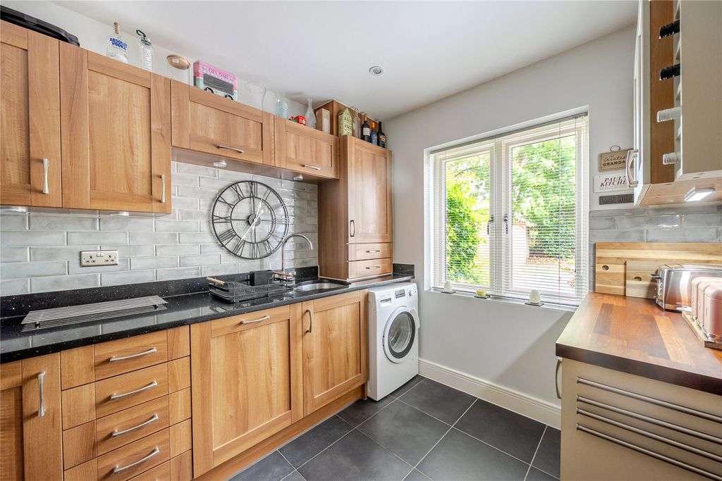 Property photo 2 of 15 Picture No. 28