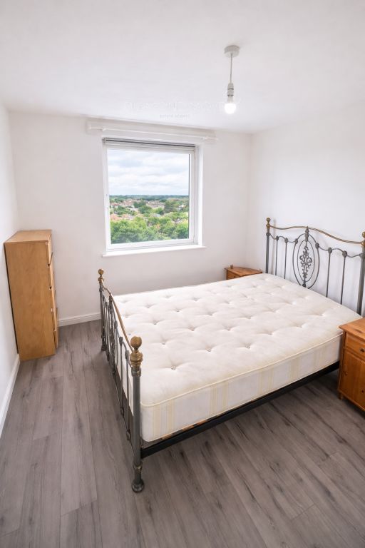 Property photo 2 of 8 Photo 5