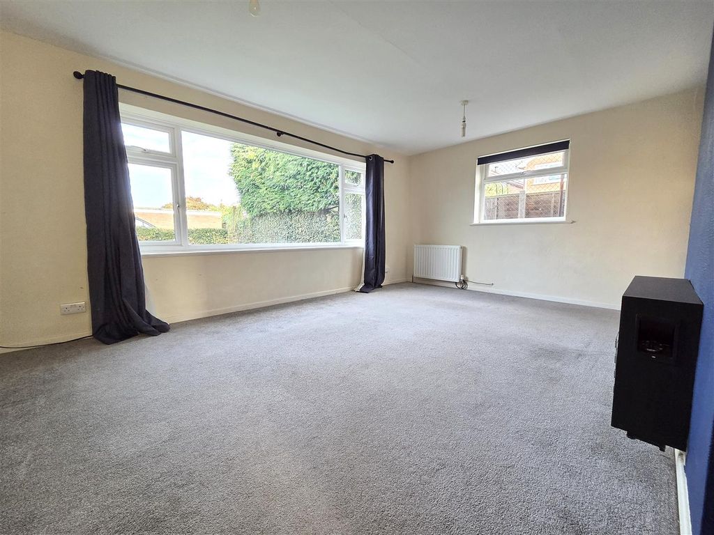 Property photo 2 of 13 Lounge