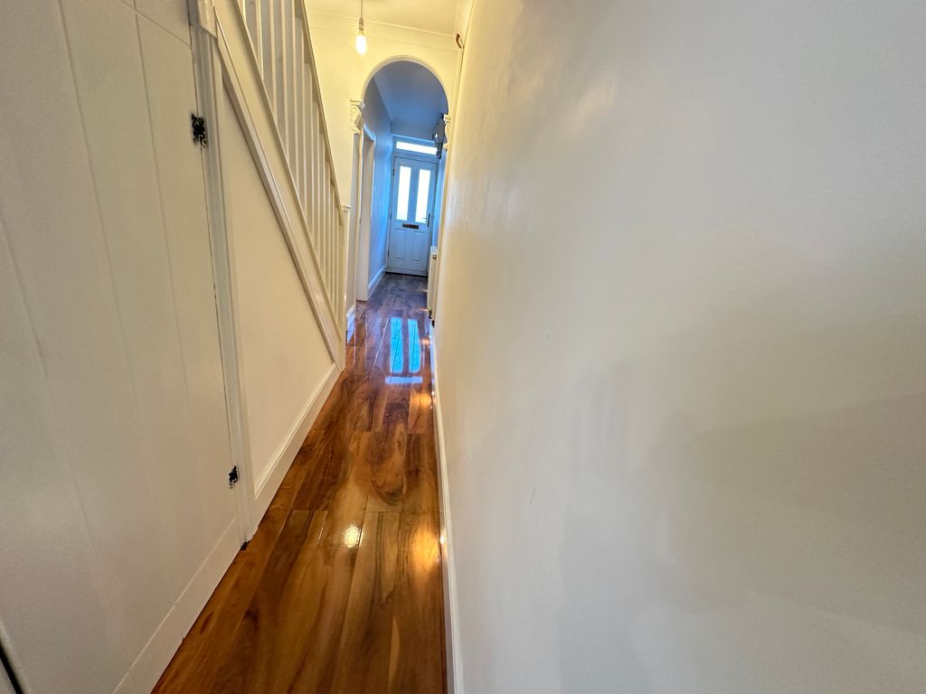 Property photo 2 of 25