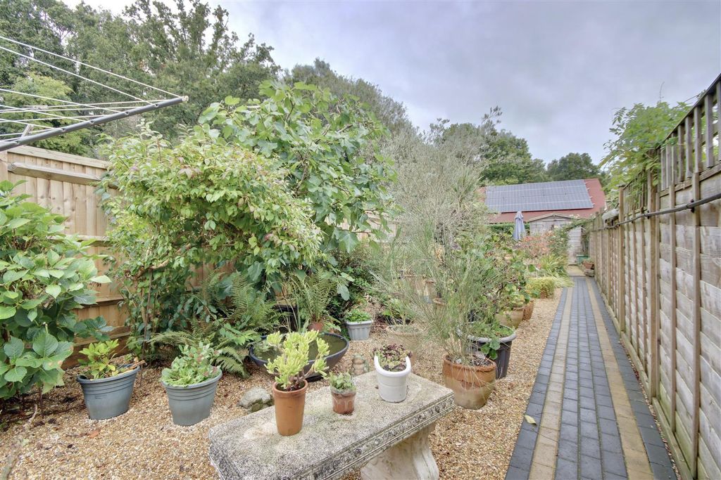 Property photo 3 of 20 Garden