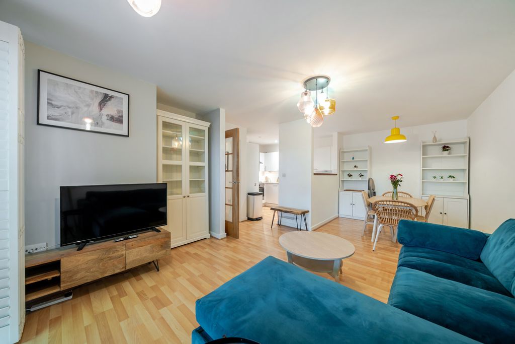 Property photo 2 of 15 1493260-7-6A55Faf...