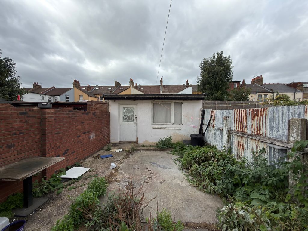 Property photo 3 of 19 Whatsapp Image 2026-09-19 At 12.35.56