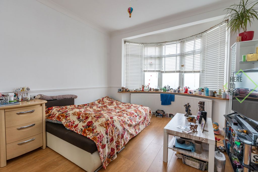 Property photo 3 of 13 31 Seaforth Drive En88BT-14