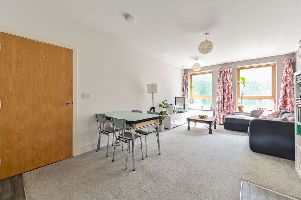 Property photo 3 of 16
