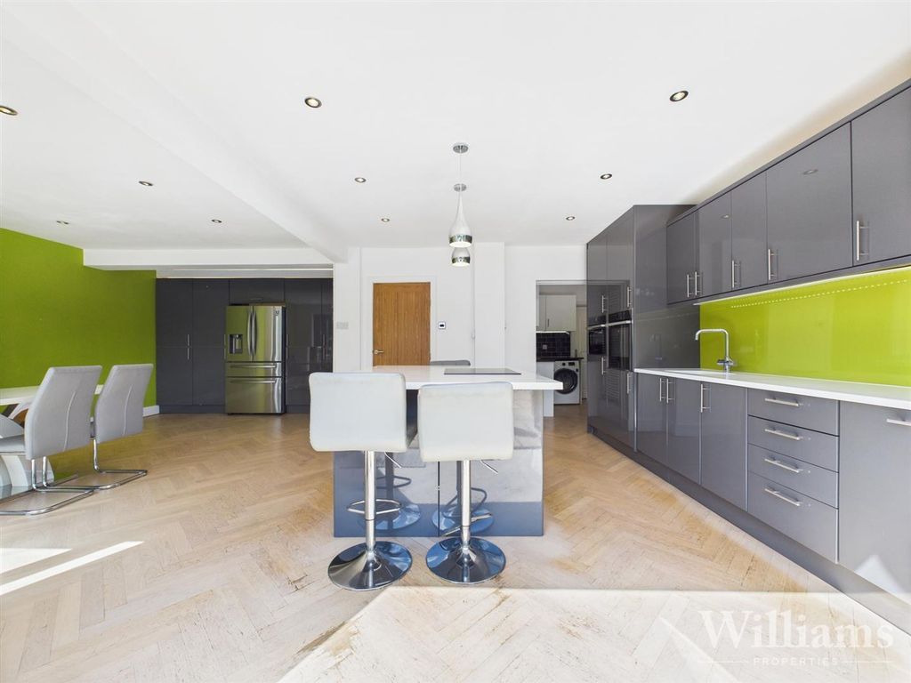 Property photo 3 of 23 Cam02861G0-Pr0417-Still009.Jpg