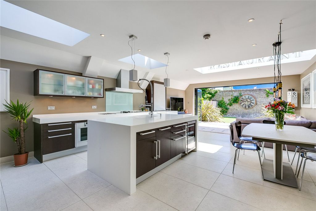 Property photo 2 of 7