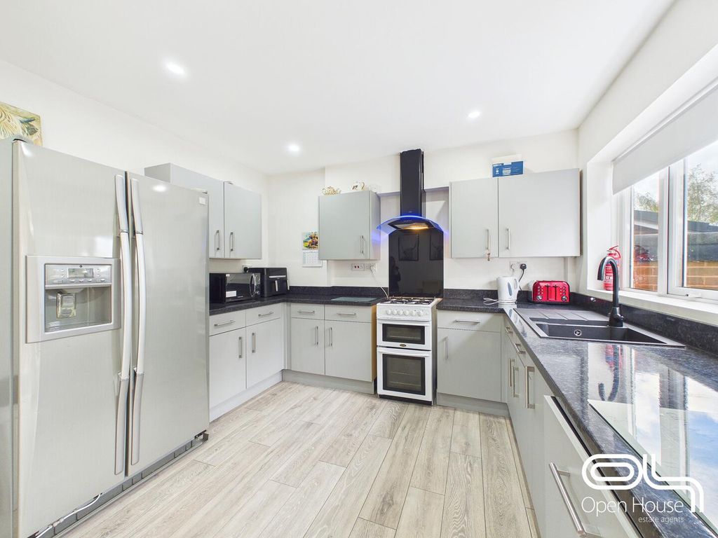 Property photo 2 of 16 Kitchen