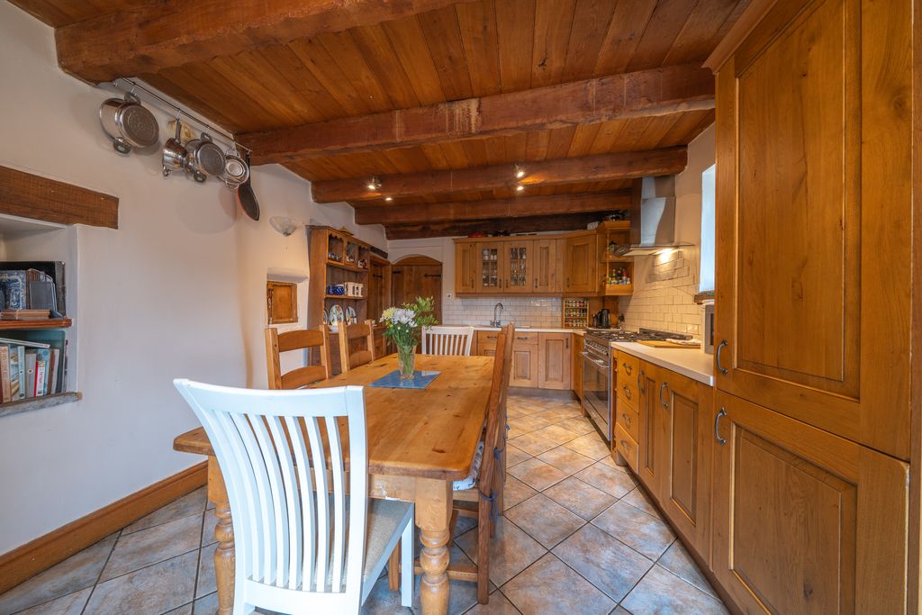 Property photo 2 of 43