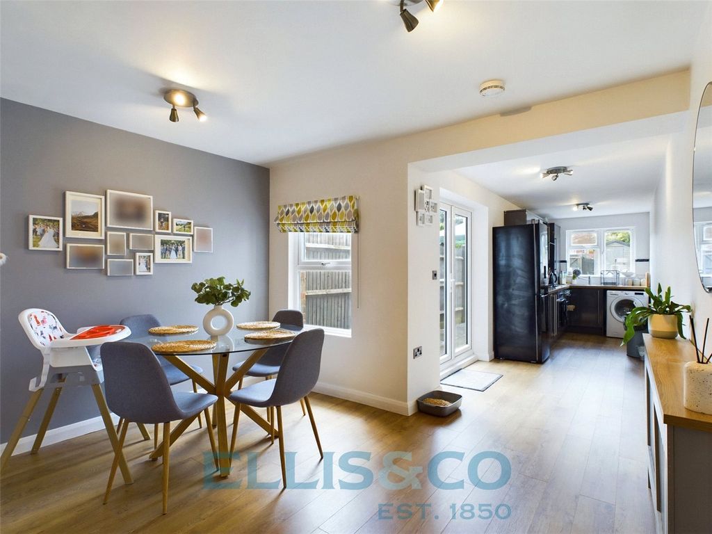 Property photo 2 of 16 Picture No. 04