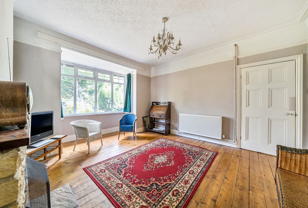 Property photo 3 of 23 1339859-11-689A2d...