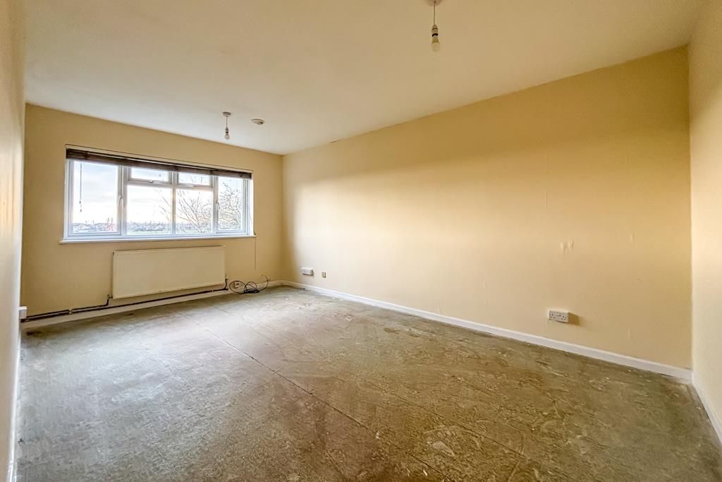 Property photo 2 of 8 Lounge