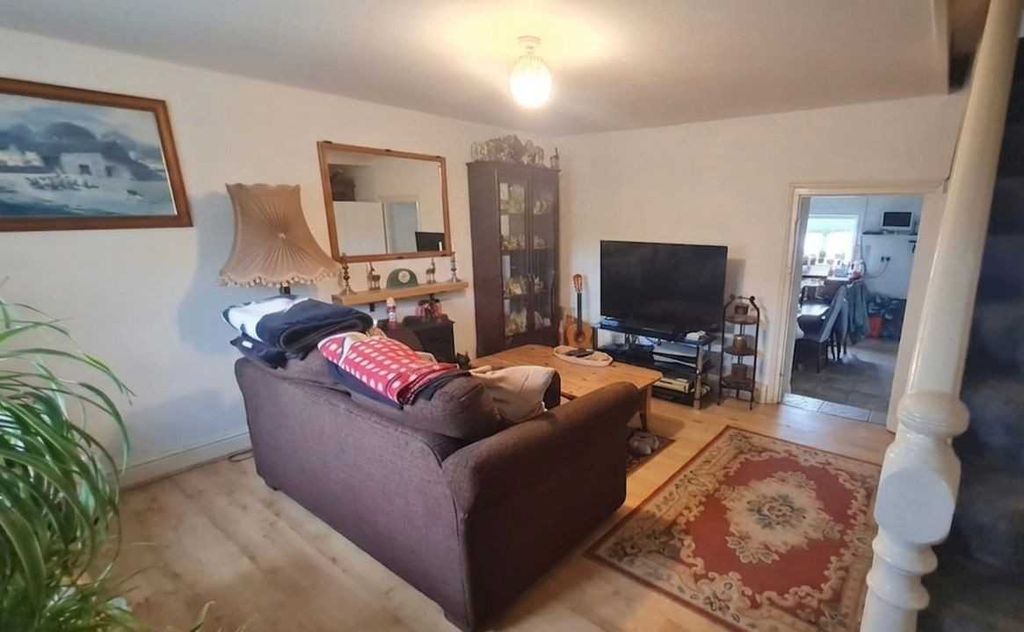 Property photo 3 of 28 Sitting Room :