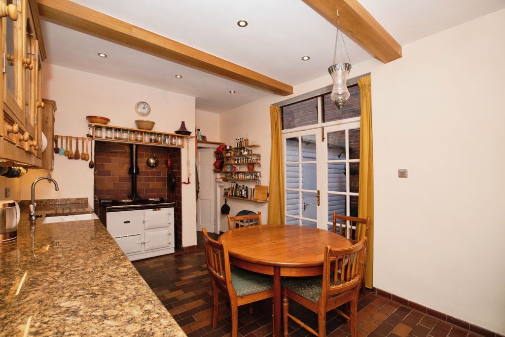 Property photo 3 of 20 Kitchen