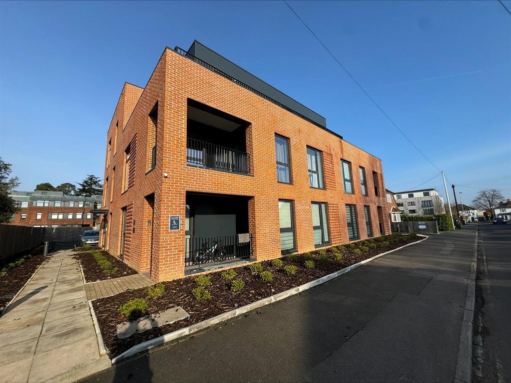 Property photo 1 of 8 Egmaiit0Yukpc4Ot5Nbnjq.Jpg