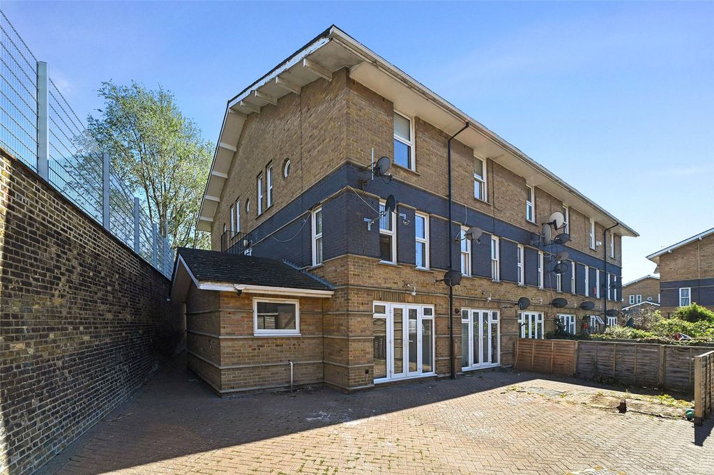 Property photo 3 of 20 External