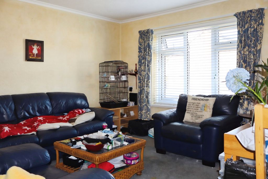 Property photo 2 of 8 1000000756