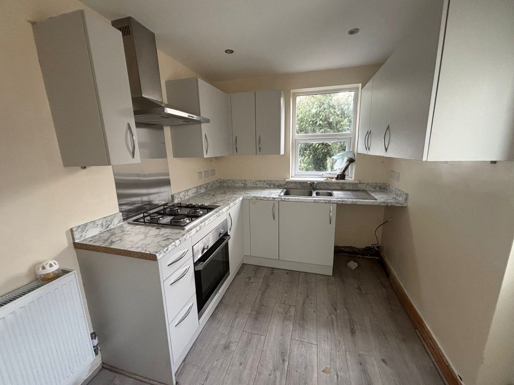 Property photo 3 of 9 Kitchen