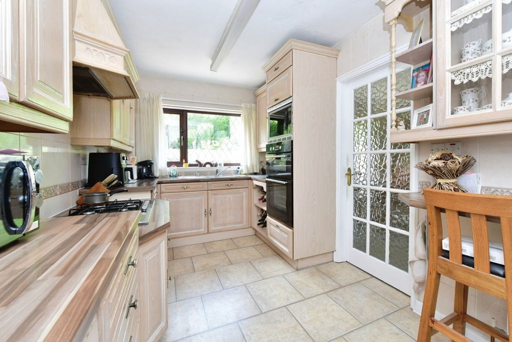 Property photo 3 of 17 Photo