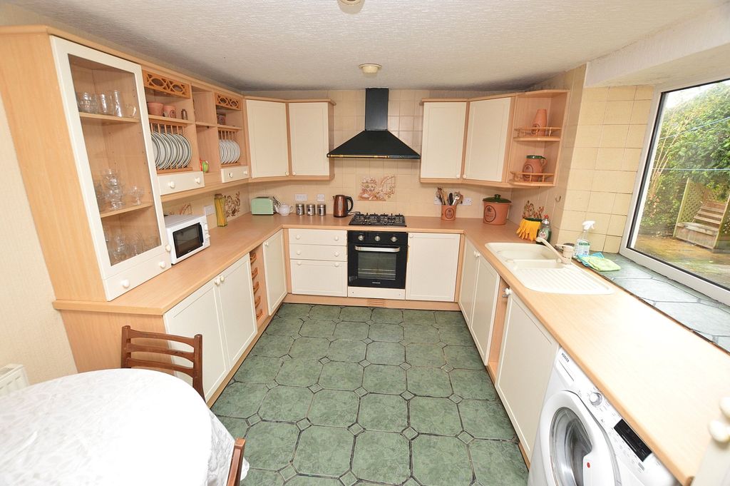 Property photo 2 of 12 Breakfast/Kitchen