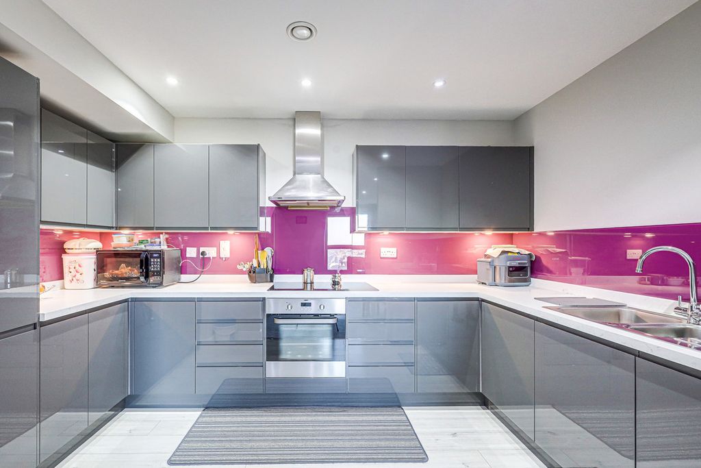 Property photo 2 of 18