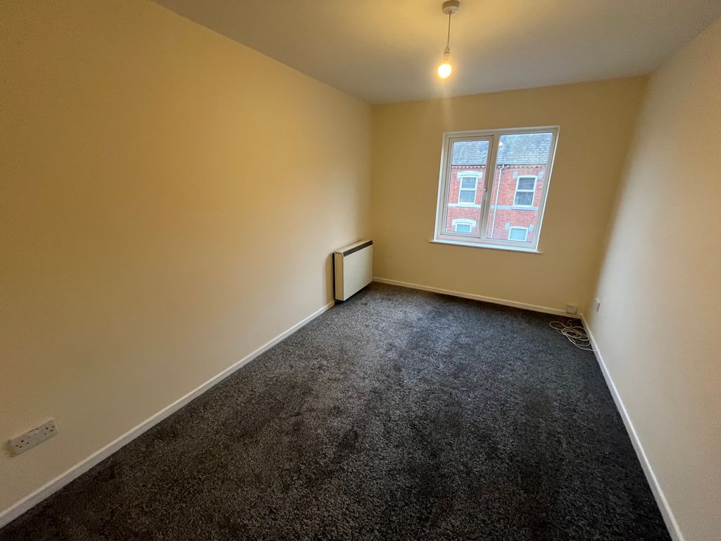 Property photo 2 of 11 Balcony