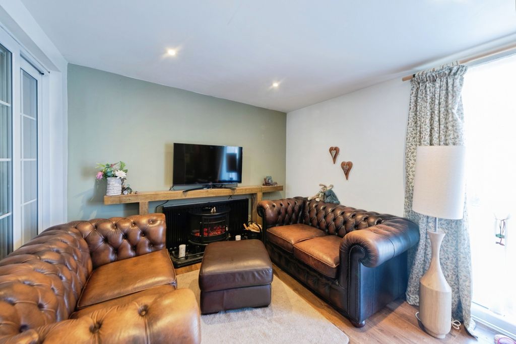 Property photo 3 of 19 Pbox-Img.Jpg