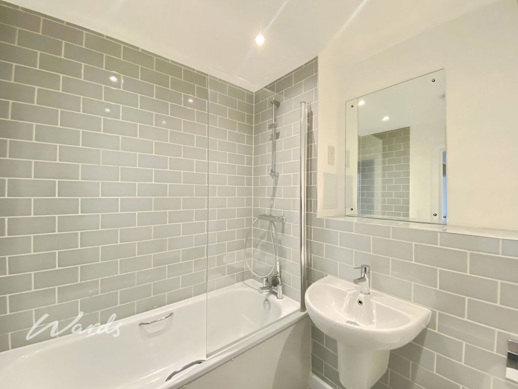 Property photo 2 of 11 Bathroom