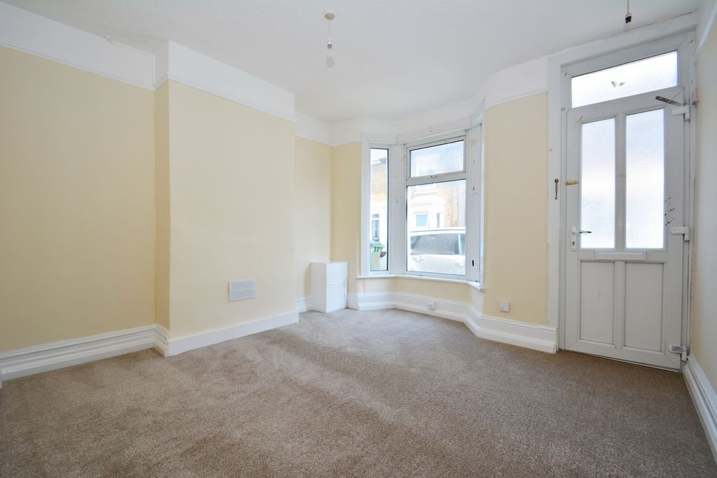 Property photo 3 of 7 Photo 7