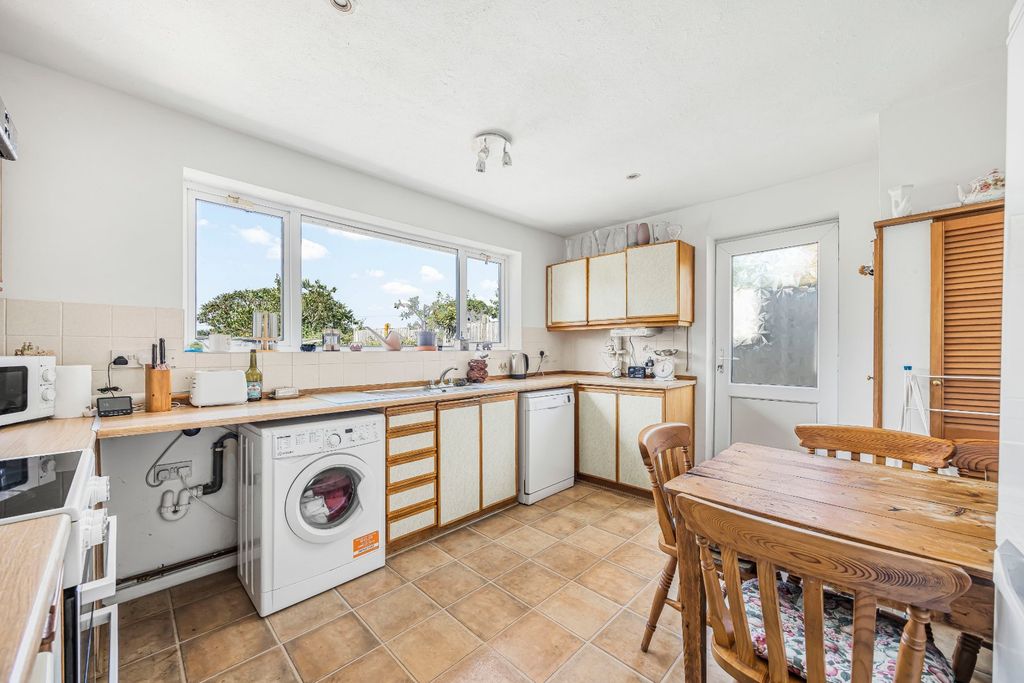 Property photo 2 of 16 Picture No. 11
