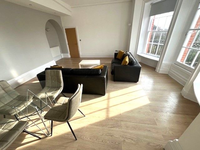 Property photo 3 of 11 8