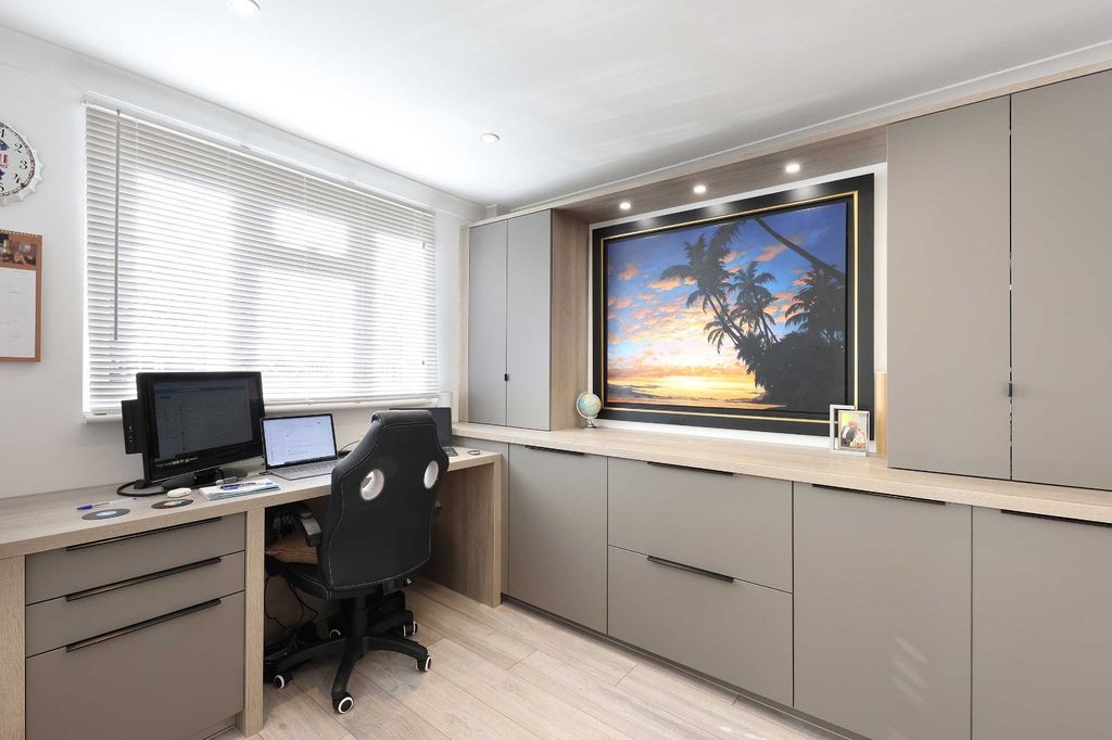 Additional image 6 of 4 bed country house for saleDell Lees, Seer Green, Beaconsfield HP9