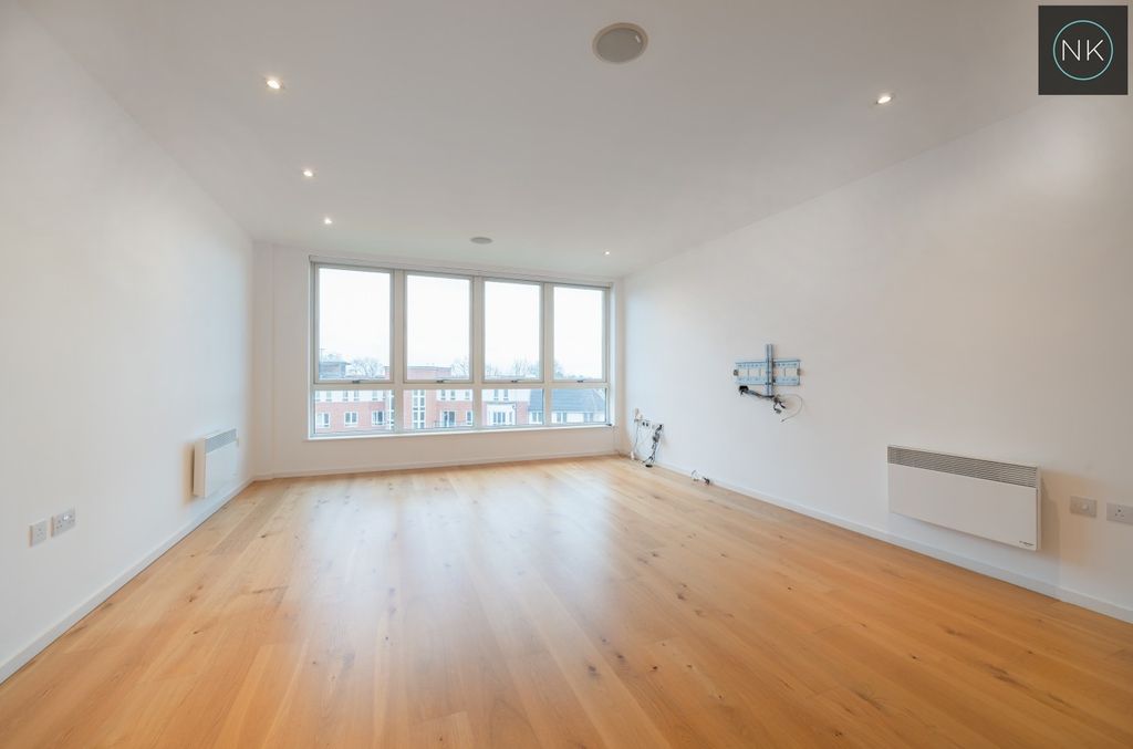 Property photo 2 of 18 4886561