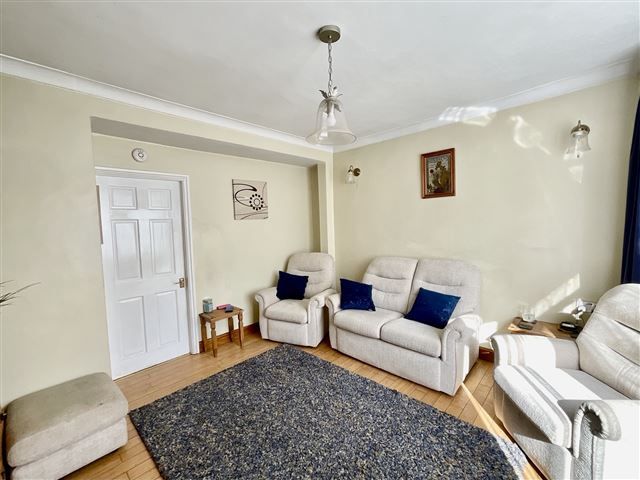 Property photo 3 of 21 Lounge