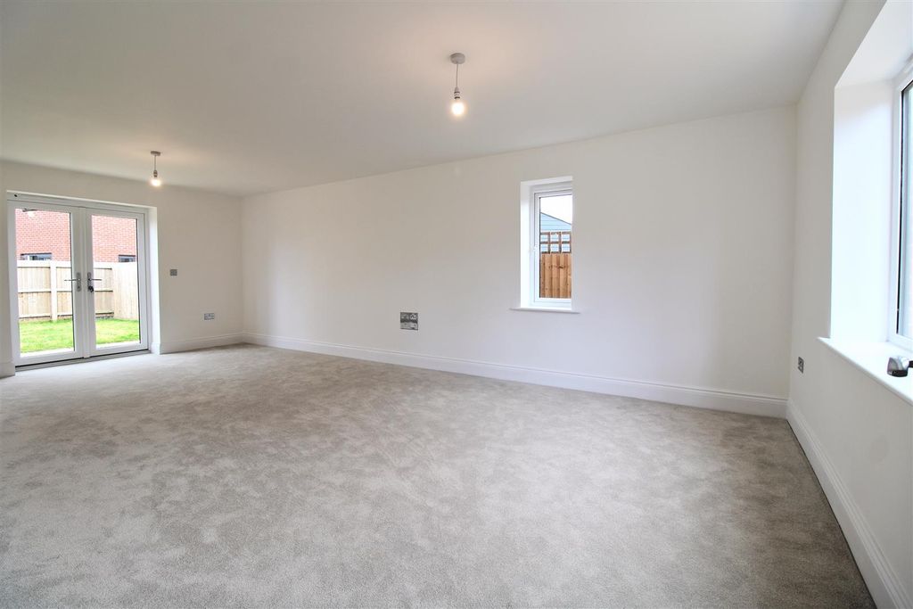 Property photo 2 of 22 Living Room 1.Png