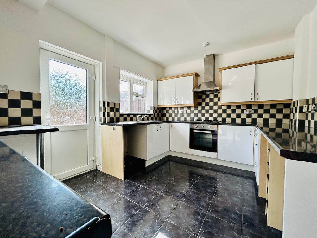 Property photo 2 of 8 Kitchen