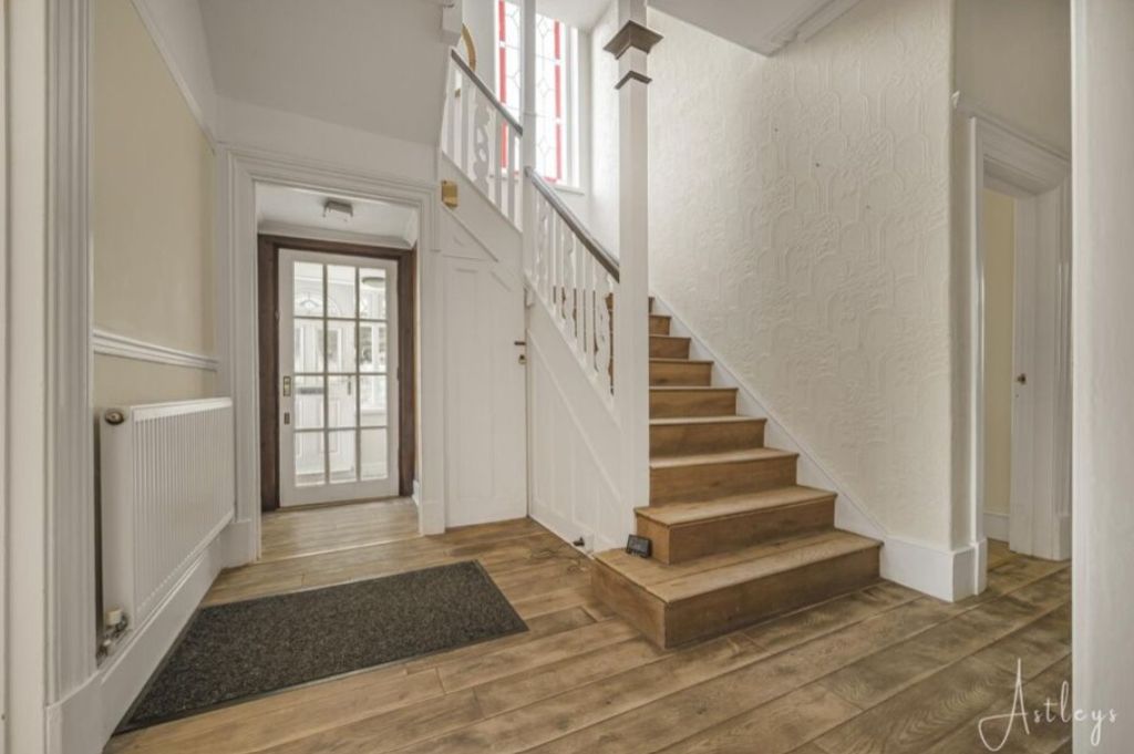 Property photo 2 of 22