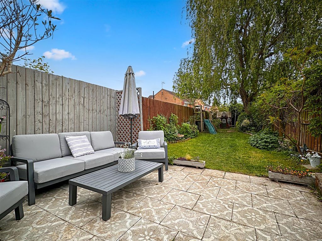 Property photo 3 of 19 Large &amp; Lovely Rear Garden 871