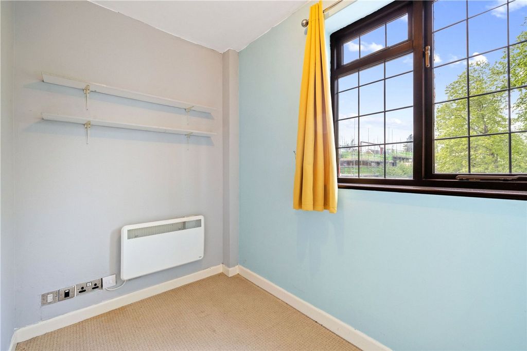 Additional image 9 of 2 bed flat for saleHaslemere Road, Liphook GU30