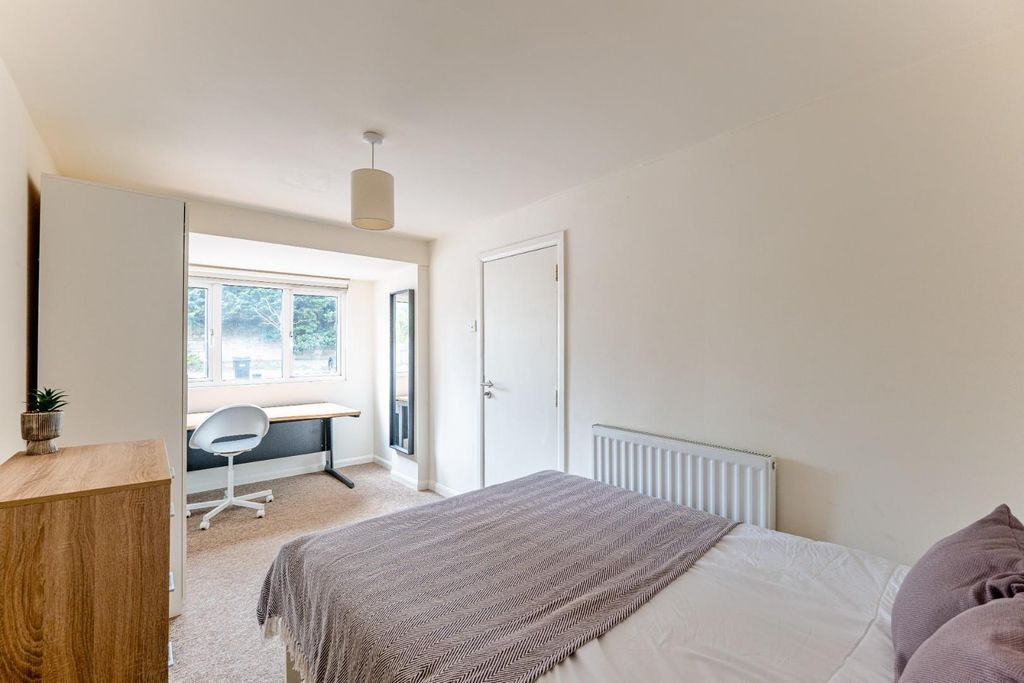 Property photo 3 of 16 6 Stanway Close Ba2 2Ur-17.Jpg