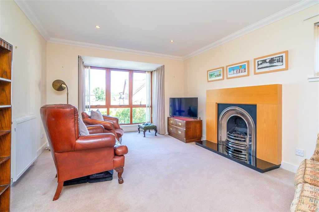 Property photo 2 of 32